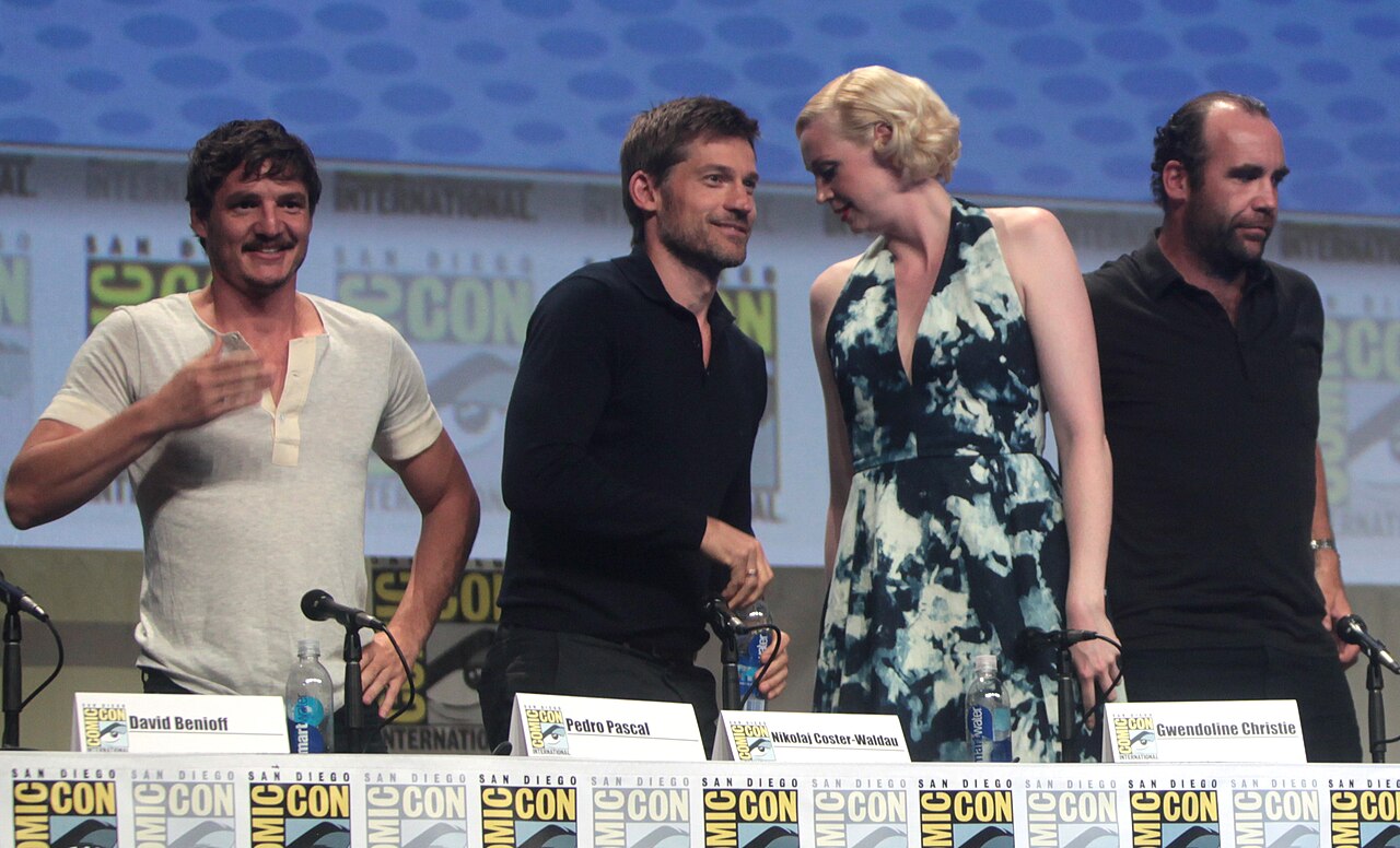 Pedro Pascal, Nikolaj Coster-Waldau, Gwendoline Christie, Rory McCann, Maisie Williams, George R. R. Martin, Natalie Dormer and Sophie Turner speaking at the 20 (2014)