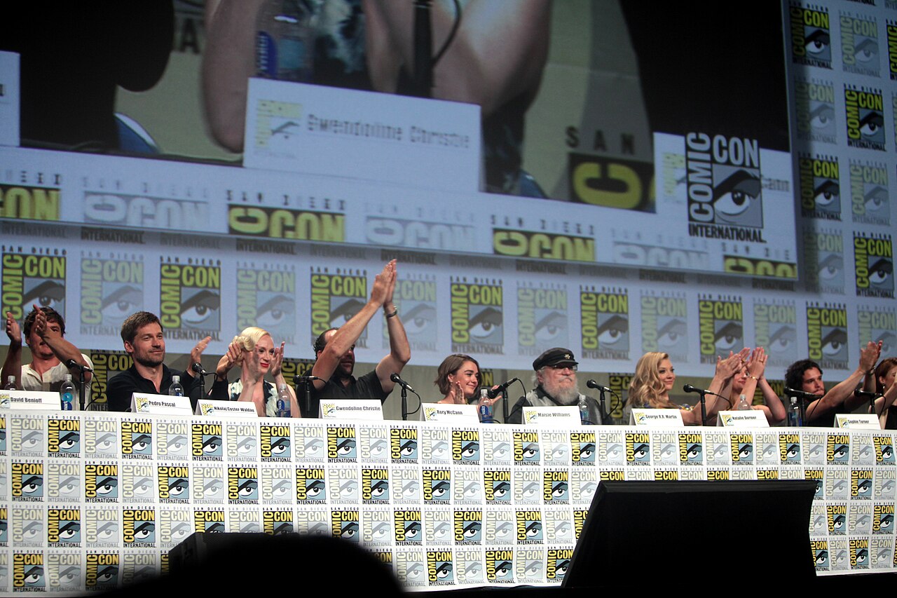 Pedro Pascal, Nikolaj Coster-Waldau, Gwendoline Christie, Rory McCann, Maisie Williams, George R. R. Martin, Natalie Dormer, Sophie Turner and Kit Harrington sp (2014)