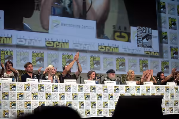 Pedro Pascal, Nikolaj Coster-Waldau, Gwendoline Christie, Rory McCann, Maisie Williams, George R. R. Martin, Natalie Dormer, Sophie Turner and Kit Harrington sp (2014)