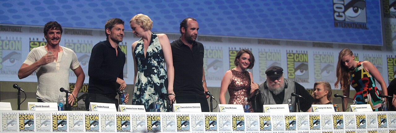 Pedro Pascal, Nikolaj Coster-Waldau, Gwendoline Christie, Rory McCann, Maisie Williams, George R. R. Martin, Natalie Dormer and Sophie Turner speaking at the 20 (2014)