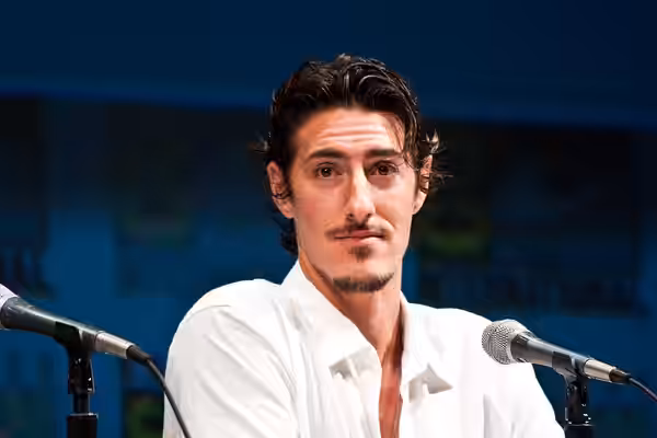 Eric Balfour (2010)