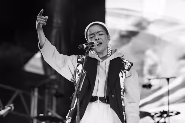 Lauryn Hill at Kirketorget. The concert was part of Kongsberg Jazzfestival and took place on 04. July 2019 in Kongsberg. Lineup:Lauryn Hill (vocal)Igmar Thomas 