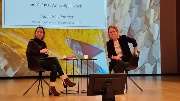 Anna Sigalevitch et Marthe Keller lors d'une conférence à la Philharmonie de Paris, le 24 janvier 2026.