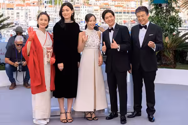 Yō Yoshida, Camilla Aiko, Suzu Hirose, Kōhei Matsushita and Tomokazu Miura presenting the movie A Pale View of Hills at the 2025 Cannes Film Festival