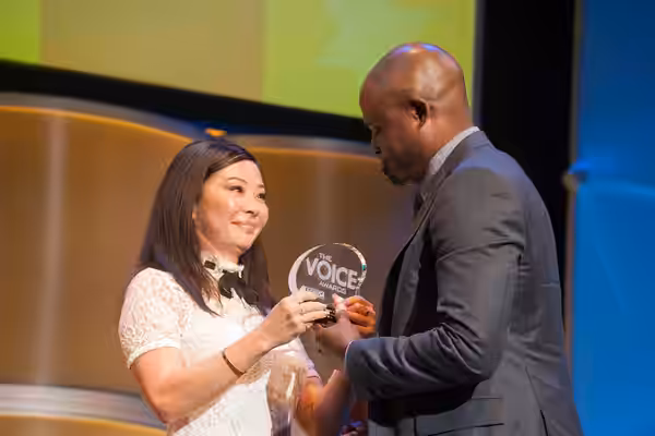 Mandie Taketa presents her ex-husband, Wayne Brady, with the SAMHSA Special Recognition Award. (2015)