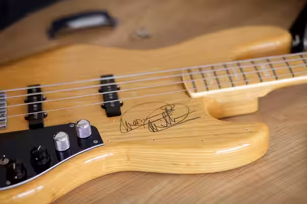 Fender Marcus Miller Jazz Bass autographed by Marcus Miller. Serial no. Q074671 Made in Japan Features: Natural finish (clear lacquer) Maple fingerboard with wh (2013)