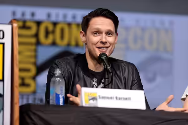 Samuel Barnett speaking at the 2017 San Diego Comic Con International, for "Dirk Gently's Holistic Detective Agency", at the San Diego Convention Center in San 