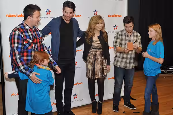Noah Munck, Jerry Trainor, Jennette McCurdy and Nathan Kress at the Joint Base McGuire-Dix-Lakehurst (2012)