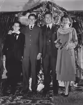 Publicity photo of American actors, (L–R) Ricky Nelson, David Nelson, Ozzie Nelson and Harriet Nelson promoting their roles on the ABC television series The Adv
