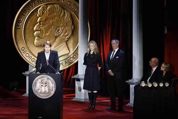 PHOTO CREDIT: ANDERS KRUSBERG / PEABODY AWARDS Tom Hooper, Laura Linney, and David Coatsworth 69th Annual Peabody Awards Luncheon Waldorf=Astoria Hotel New York (2009)