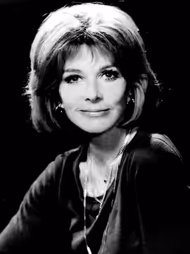 Publicity photo of Lee Grant (1975)