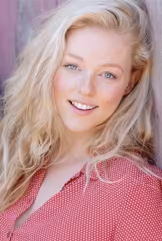 Kelly Van der Burg