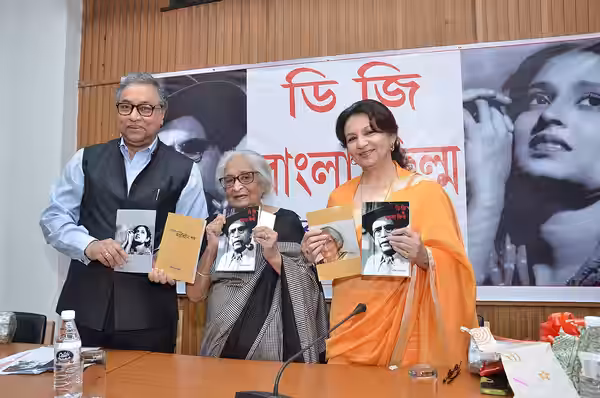 Jawhar Sircar with Veteran Actress Sharmila Tagore (2015)