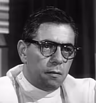 Robert Strauss in the TV series Medic, episode General Practitioner (cropped screenshot) (1955)