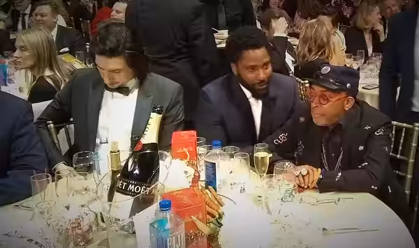 The “BlacKkKlansman” table with actors Adam Driver, John David Washington and director Spike in a relaxed moment during a commercial break in the live broadcast (2019)