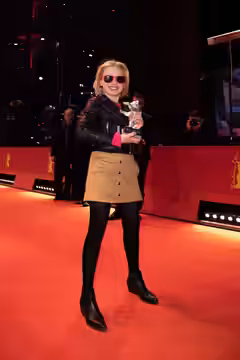 Actress Helena Zengel with teh silver bear for "Systemsprenger" on the red carpet of the Berlinale closing gala 2019.