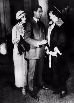 Marie Carroll, Donald Gallaher and Lily Cahill in a scene from So This is London (1922)