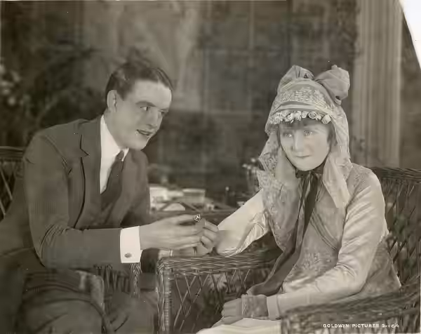 Mae Marsh and Robert Harron in a scene from the American silent film Sunshine Alley (1917). Date stamped Nov. 10, 1917. Subjects: motion pictures, actresses, ac