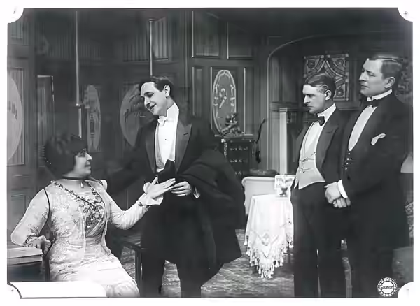 Photographie originale du film Le Calvaire réalisé par Louis Feuillade, production établissements Léon Gaumont / Cat. 4705, 1914. Tirage argentique d'époque sur