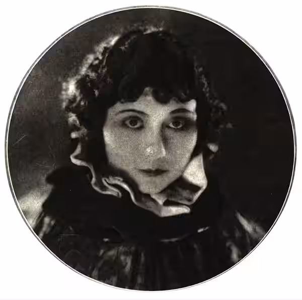 Portrait of Maude George by “Abbe” (photographer James Abbe). (1922)