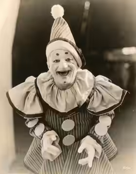 Film actor Cesare Gravini in the American comedy film Circus Days (1923). Subjects: actors