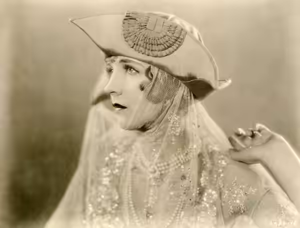 Julanne Johnston, silent films Subjects (LCTGM): actresses, motion pictures (1927)