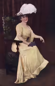 Louise Dresser as the prima donna in the "The Candy Shop", as extracted from the November 1909 issue of The Blue Book Magazine.