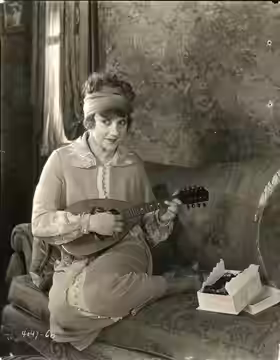 Ruth Dwyer, a screen actress. Subjects: actresses (1924)