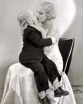 Harry Earles of The Doll Family and Olga Baclanova in the American film Freaks (1932) publicity still.