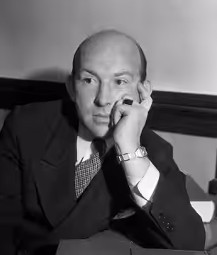 Actor and comedian Vince Barnett, sitting with his chin resting on his hand (1936)