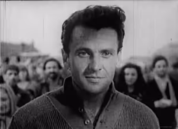 Massimo Girotti in una scena del film italiano Caccia tragica (1947)