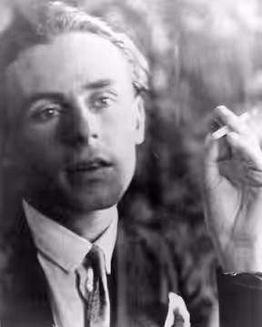 Omschrijving: Klaus Mann, portret met sigaret, 1924.