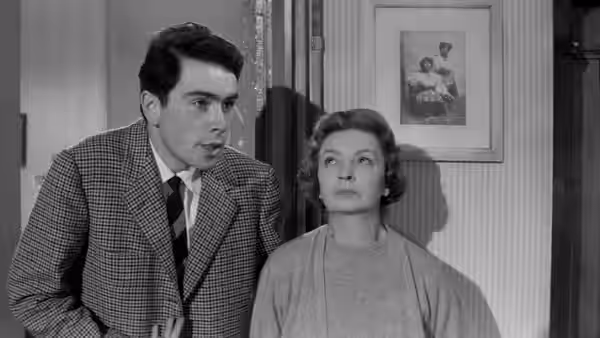 Screenshot dal film Totò, Fabrizi e i giovani d'oggi (1961) estratto personalmente (1960)