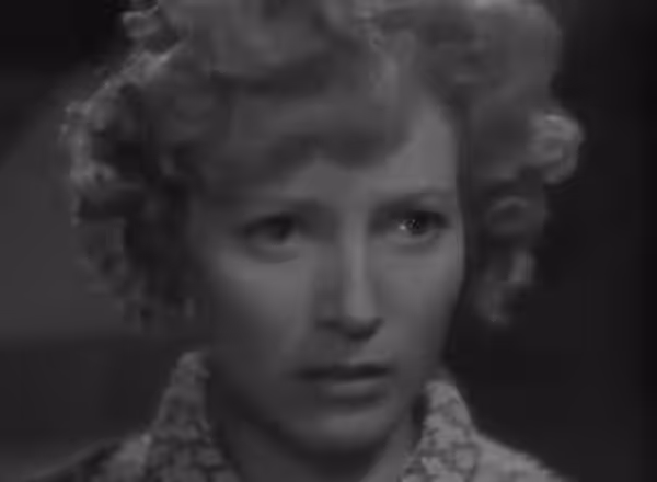 Valentina Cortese in una scena del film I miserabili - Tempesta su Parigi (1948)