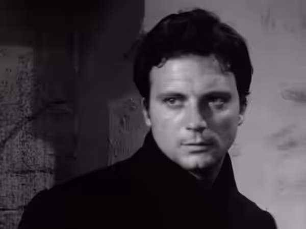 Franco Interlenghi in una scena del film Il generale Della Rovere (1959), girato in Italia