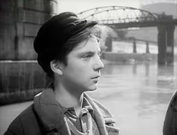 Franco Interlenghi in una scena del film italiano Sciuscià (1946)