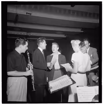 Gottlieb, William P., 1917-, photographer. [Portrait of Jerry Wald, Gordon MacRae, Mel Tormé, Marion Hutton, and Jerry Jerome, Saturday Teentimers Show, New Yor (1947)