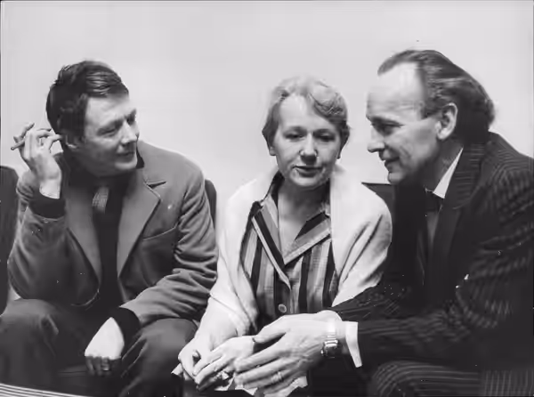 Allan Edwall, Sif Ruud och Hans Strååt diskuterar Max Frischs pjäs "Andorra". (1962)