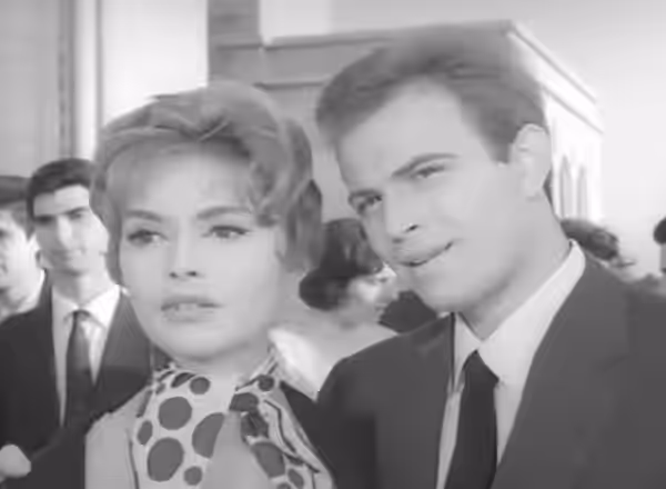Yvonne Monlaur e Enio Girolami in una scena del film italiano Quel tesoro di papà (1959)