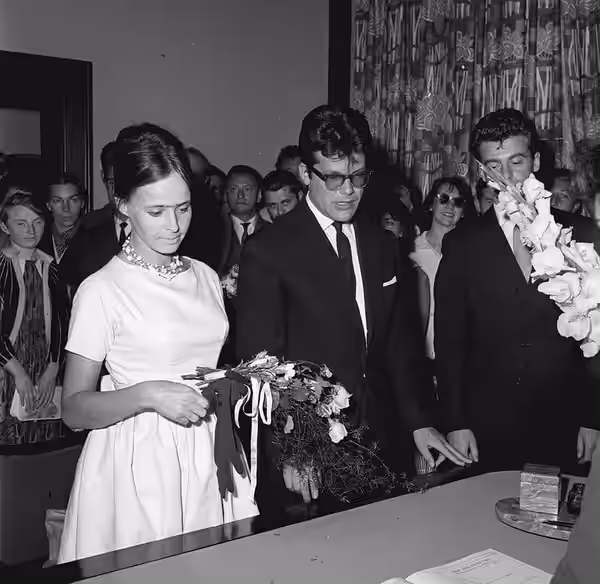 Elżbieta Chwalibóg i Zbigniew Cybulski – zdjęcie ze ślubu. (1960)