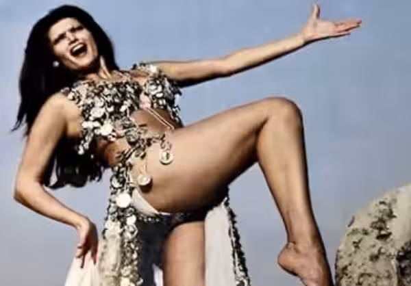 Nagwa Fouad in Shayatin Elal Abad (1974)