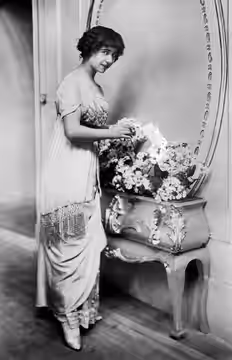 French singer and actress Yvonne Arnaud (1892-1958)