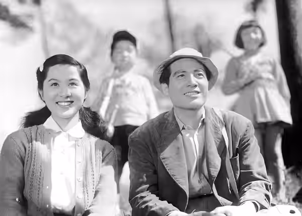 Kyōko Kagawa and Eiji Okada in Okaasan (おかあさん) directed by Mikio Naruse, 1952