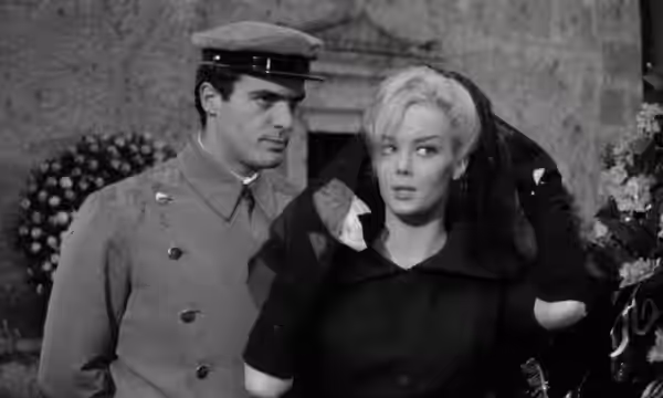 Screenshot dal film Psycosissimo (1961) estratto personalmente