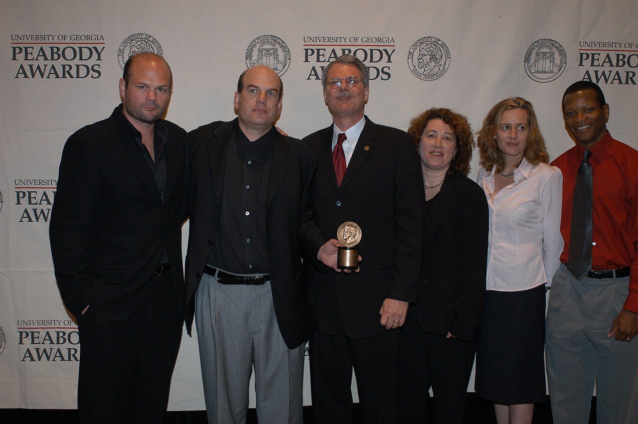 PHOTO CREDIT: ANDERS KRUSBERG / PEABODY AWARDS L to R: Chris Bauer, David Simon, Horace Newcomb, Nina K. Noble, Karen L. Thorson and Lawrence Gilliard, Jr. at t (2004)
