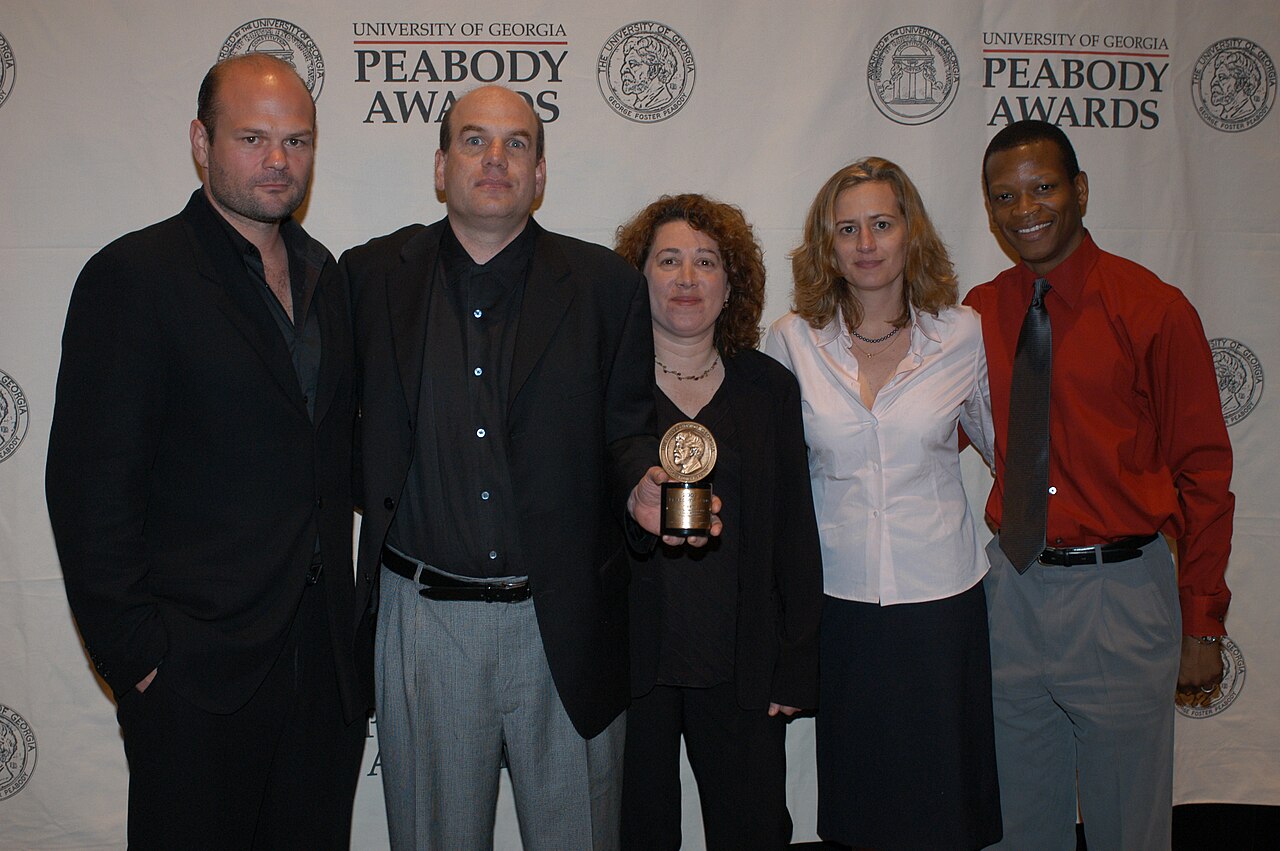 PHOTO CREDIT: ANDERS KRUSBERG / PEABODY AWARDS L to R: Chris Bauer, David Simon, Nina K. Noble, Karen L. Thorson and Lawrence Gilliard, Jr. at the 63rd Annual P (2004)
