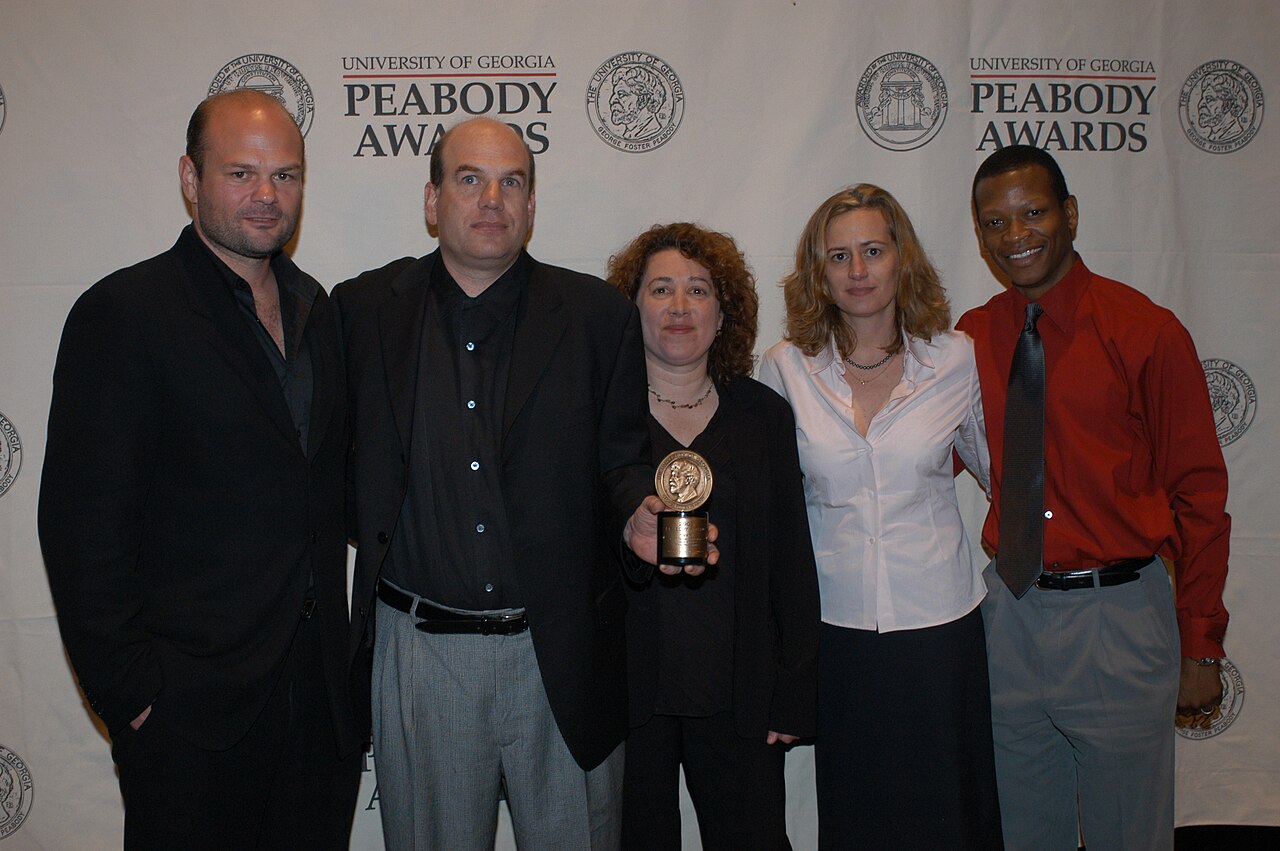 PHOTO CREDIT: ANDERS KRUSBERG / PEABODY AWARDS L to R: Chris Bauer, David Simon, Nina K. Noble, Karen L. Thorson and Lawrence Gilliard, Jr. at the 63rd Annual P (2004)