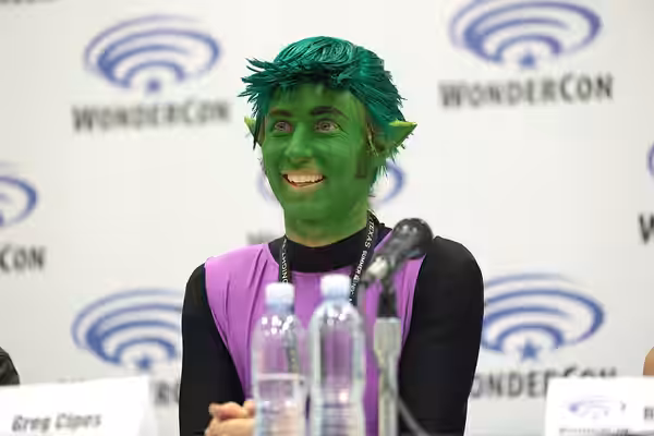 Greg Cipes as Beast Boy speaking at the 2017 WonderCon at the Anaheim Convention Center in Anaheim, California. Please attribute to Gage Skidmore if used elsewh