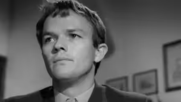 Lou Castel in una scena del film italiano Grazie zia (1968).