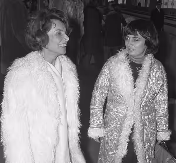 Collectie / Archief : Fotocollectie Anefo Reportage / Serie : [ onbekend ] Beschrijving : Franse actrices voor Cinemanifestatie op Schiphol Mag Bodard (filmprod (1972)